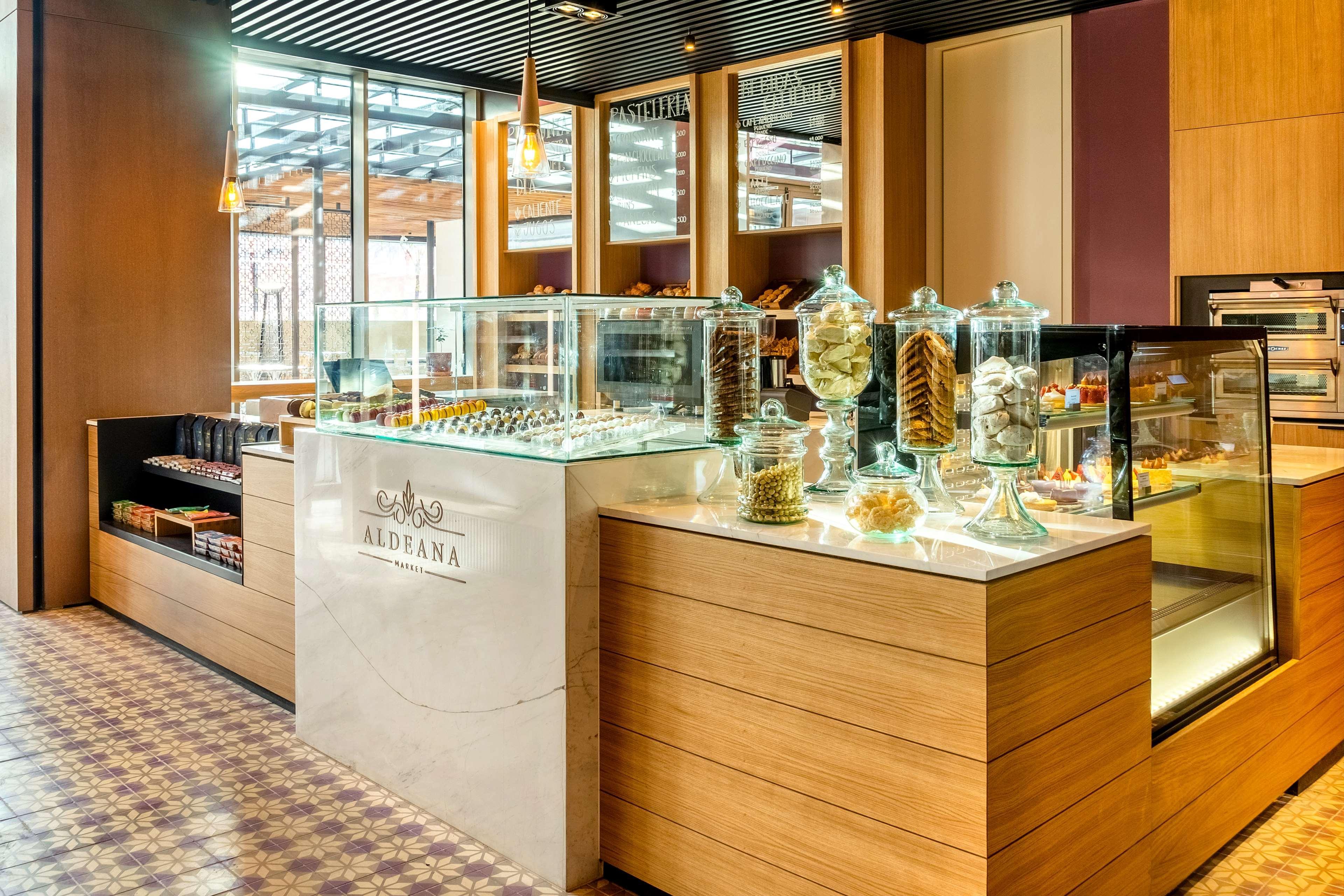 Hotel Grand Hyatt Bogotá Exteriér fotografie A display of chocolates at a shop in Dubai