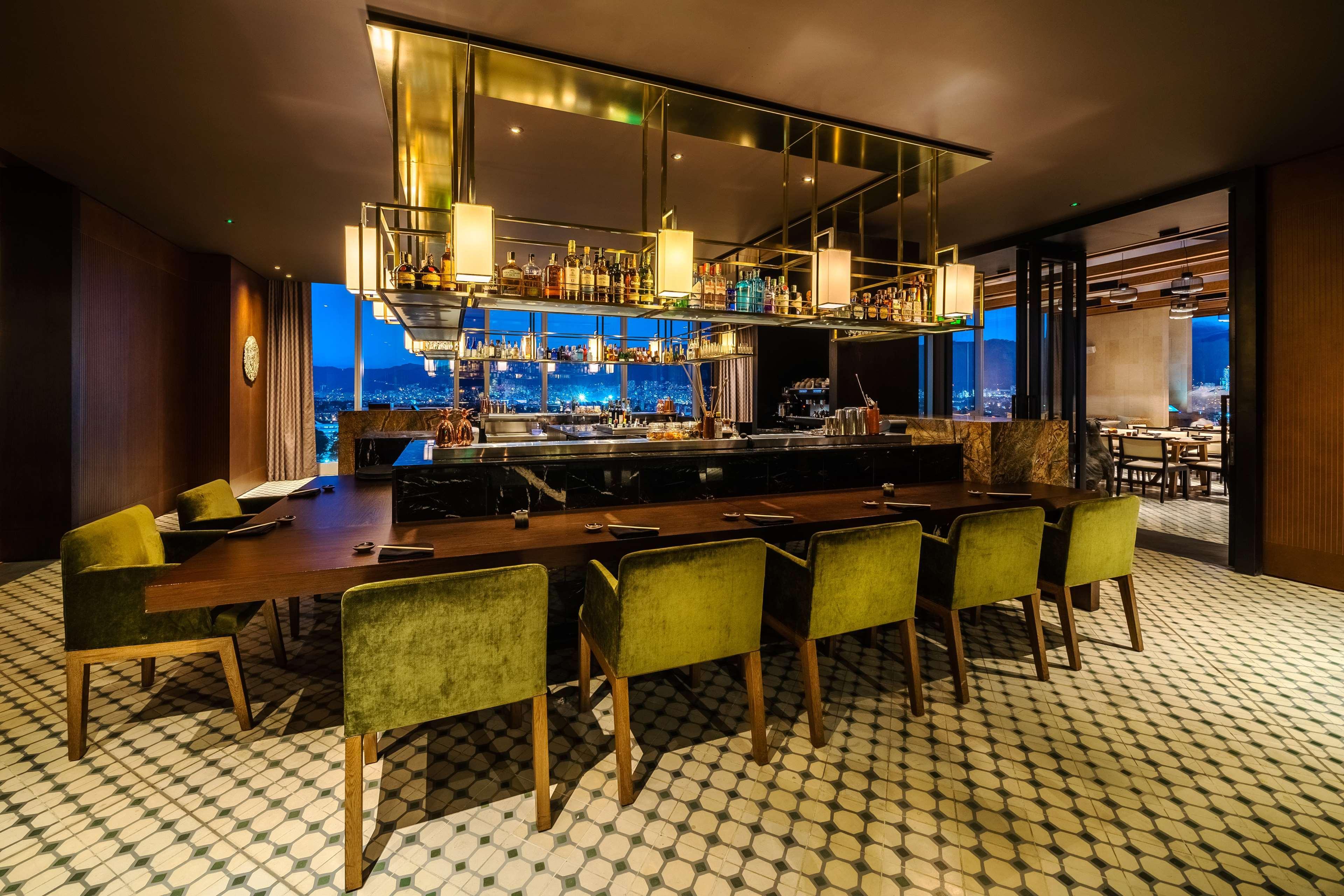 Hotel Grand Hyatt Bogotá Exteriér fotografie The bar at the 360° Sky Lounge