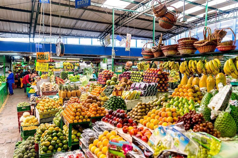 Hotel Grand Hyatt Bogotá Exteriér fotografie Fruit and vegetable market in Porto Alegre, Brazil